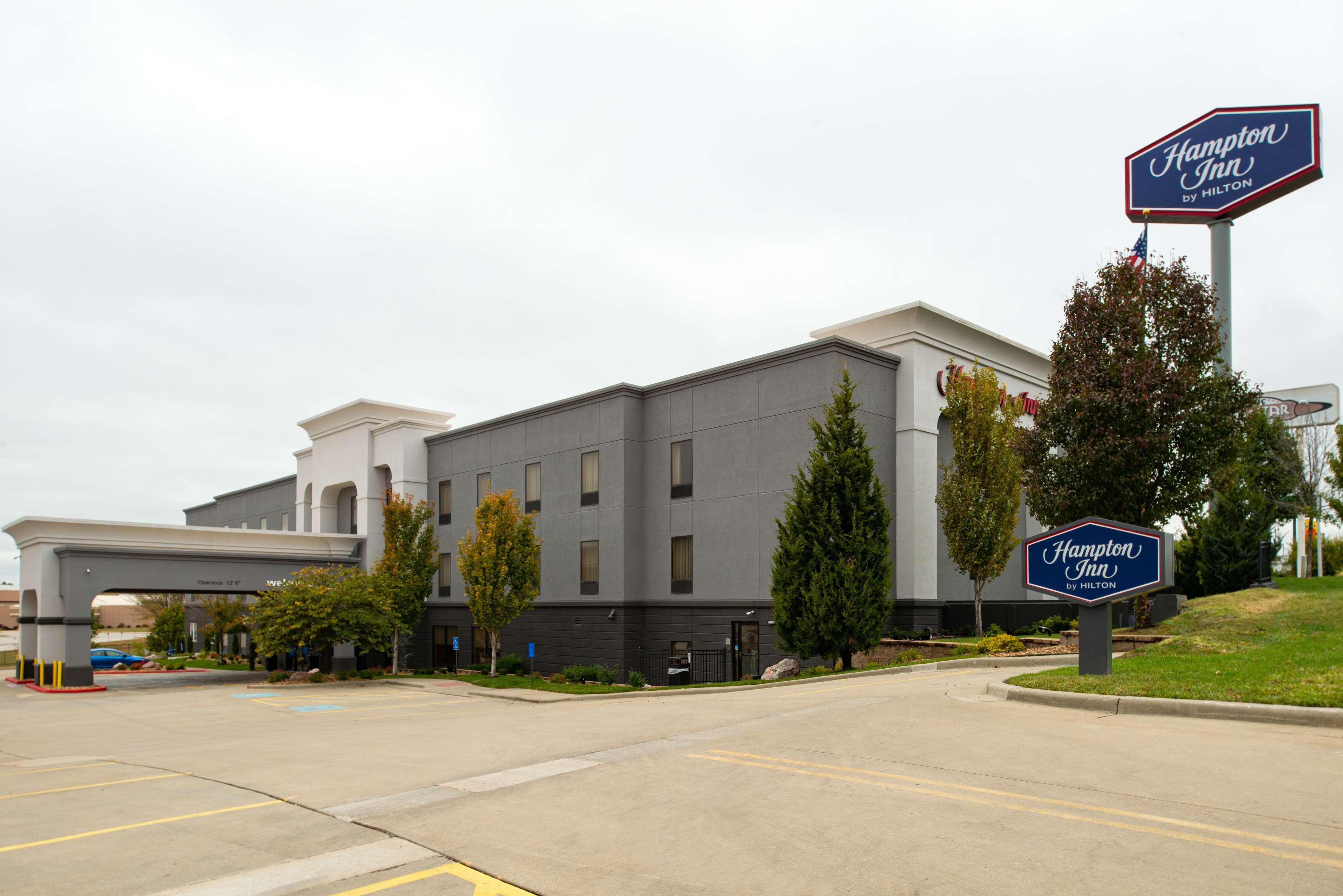 Hampton Inn Kansas City Northeast Exterior photo