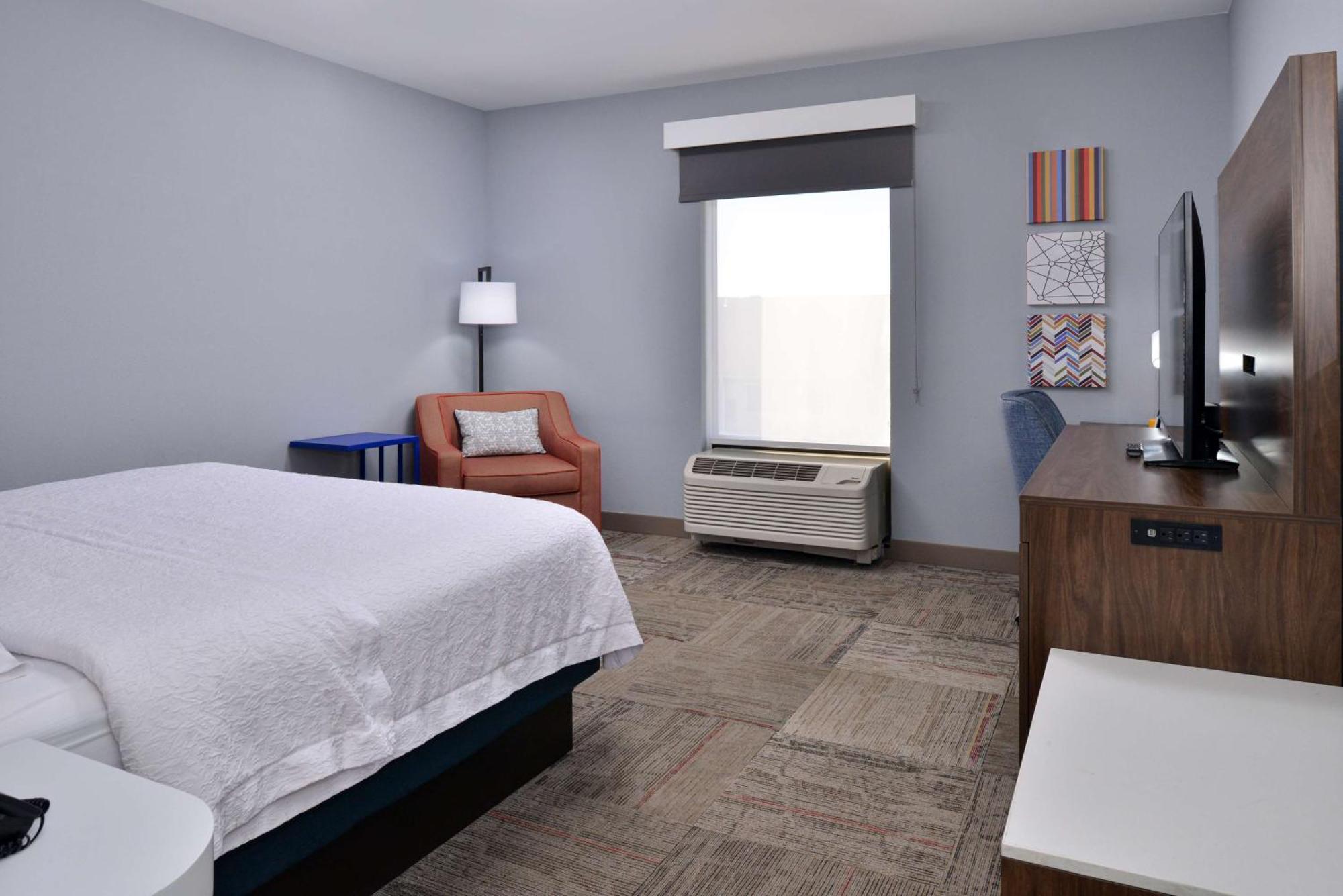Hampton Inn Kansas City Northeast Exterior photo