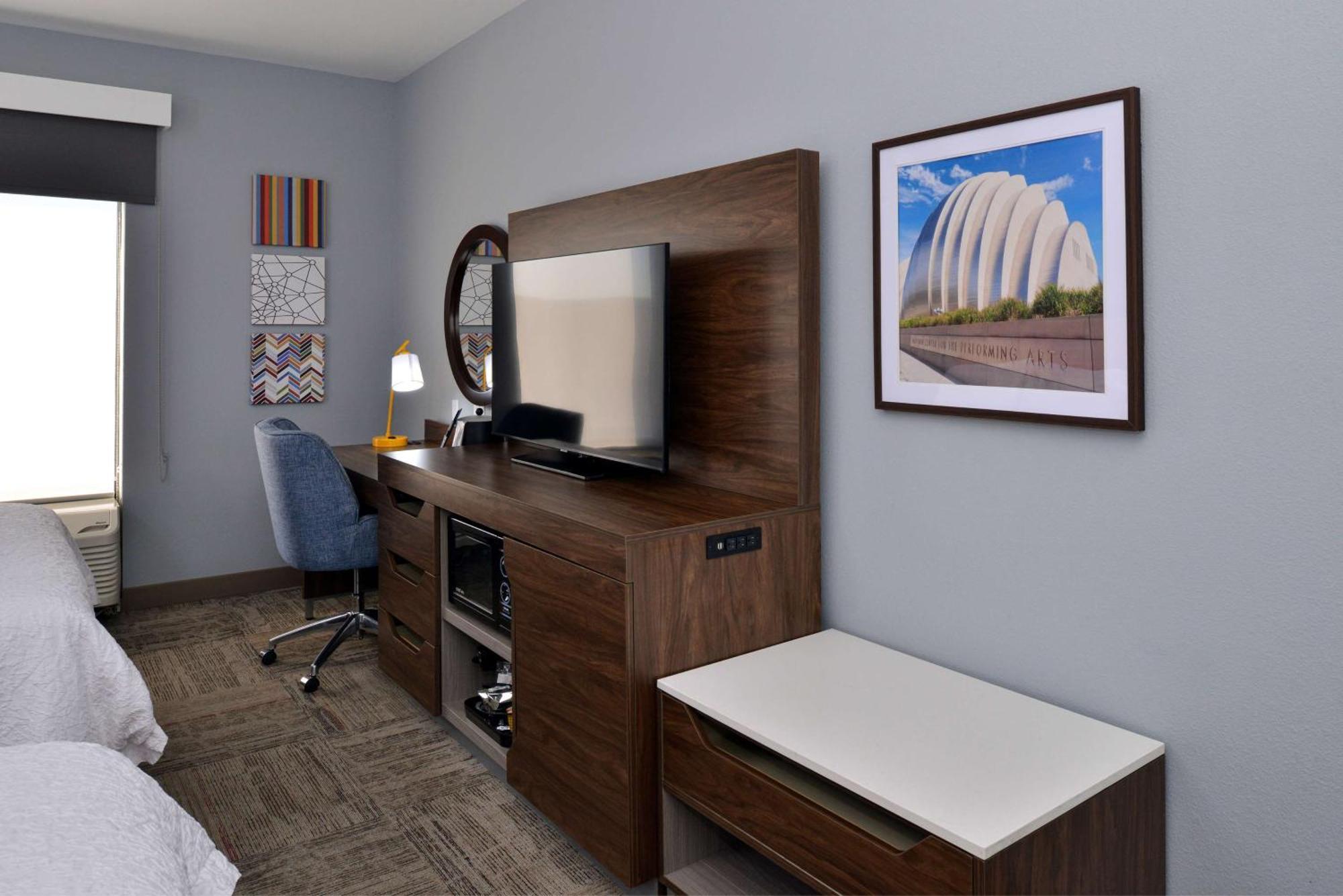 Hampton Inn Kansas City Northeast Exterior photo