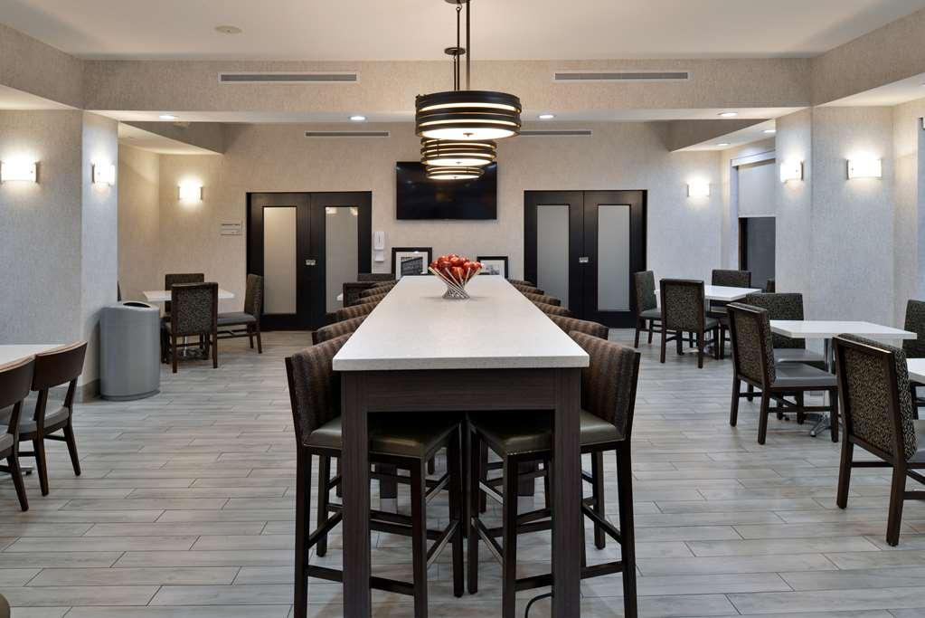 Hampton Inn Kansas City Northeast Restaurant photo