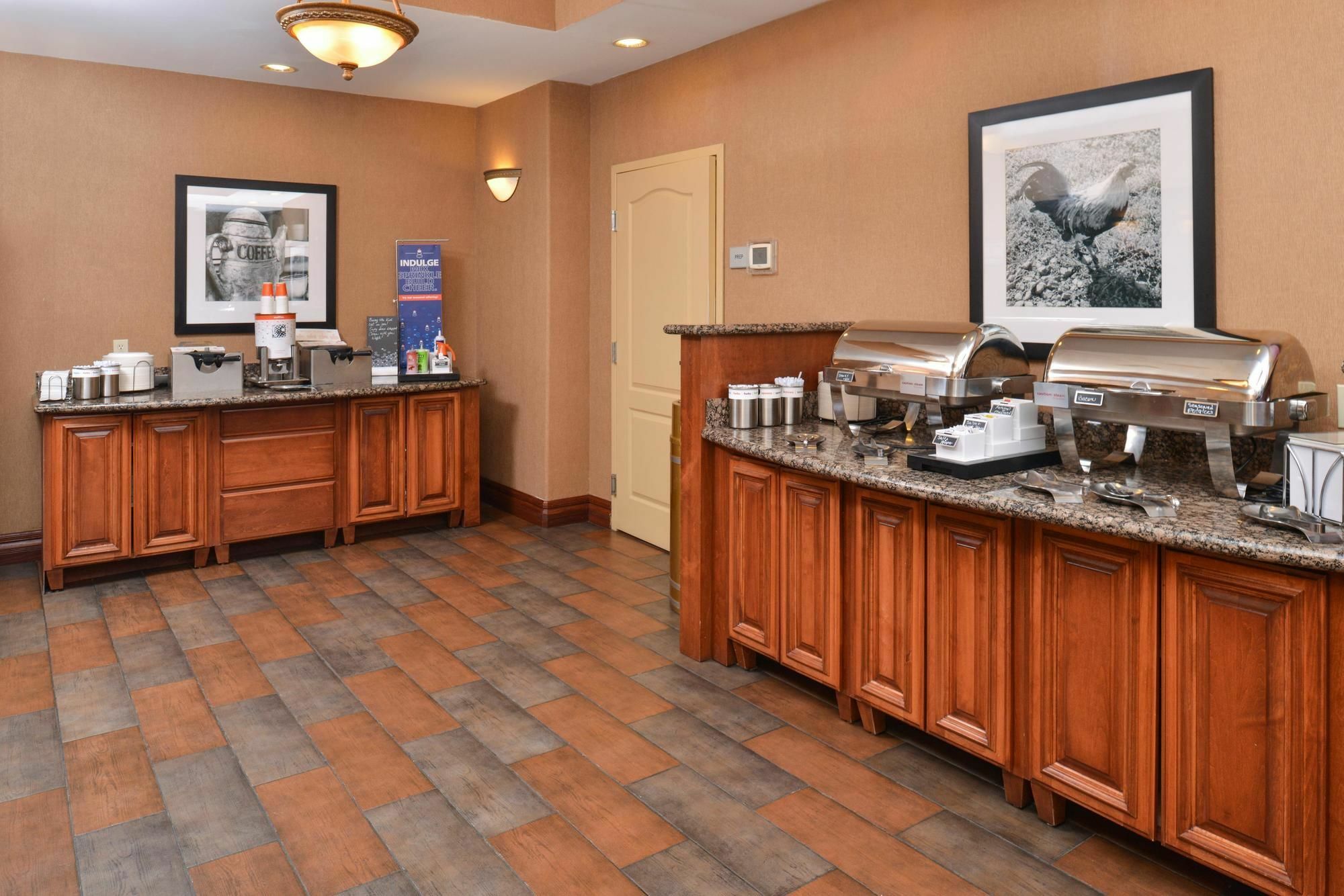 Hampton Inn Kansas City Northeast Exterior photo