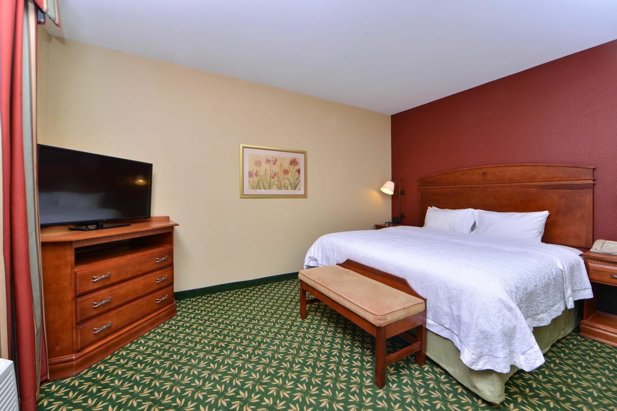 Hampton Inn Kansas City Northeast Exterior photo