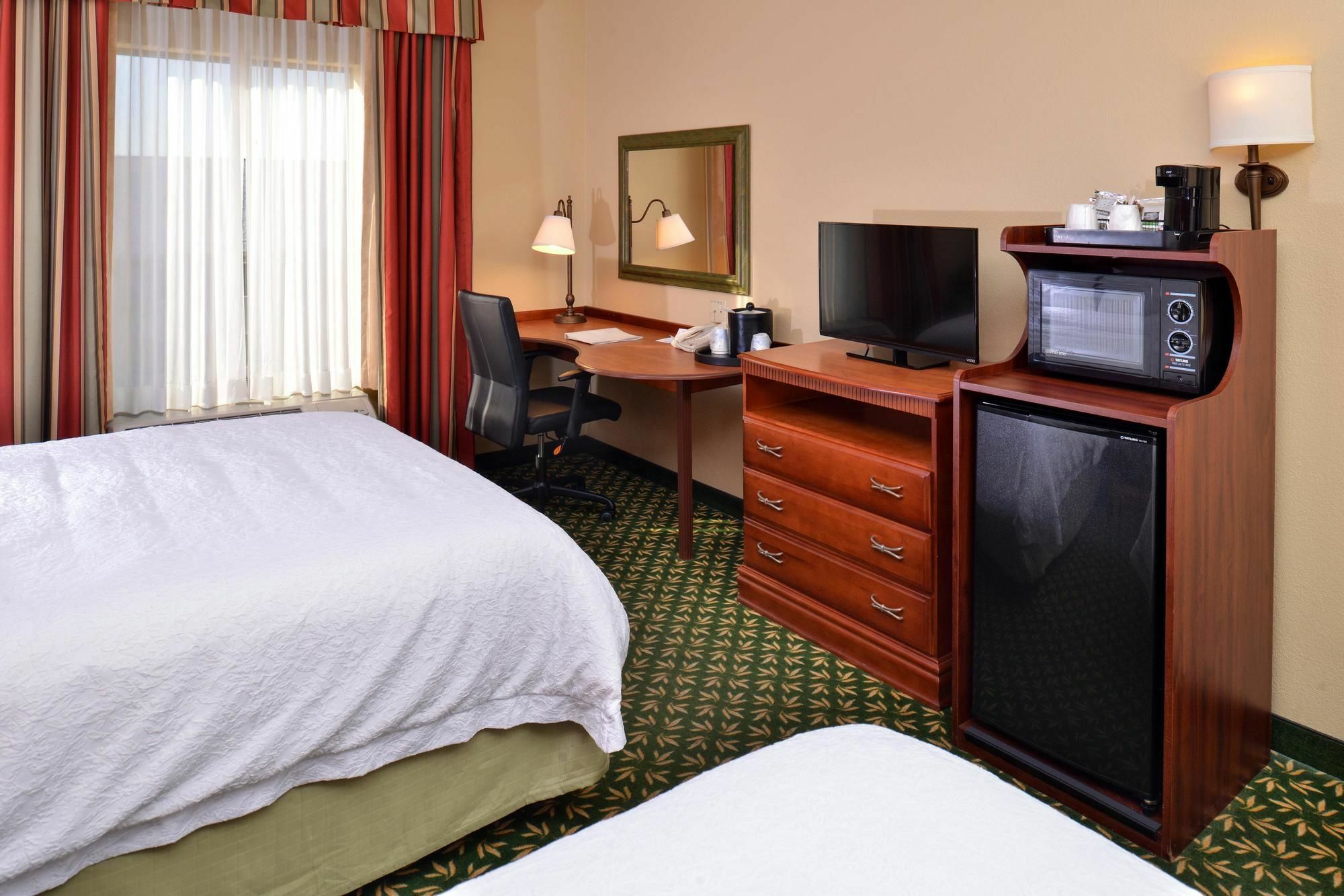 Hampton Inn Kansas City Northeast Exterior photo